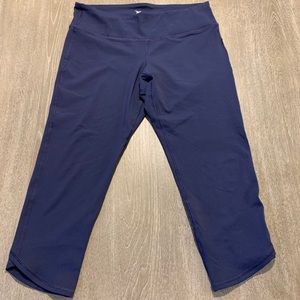 Old Navy cropped leggings in Navy size L